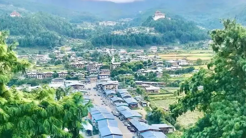 Uncover majestic fortresses in Central Bhutan