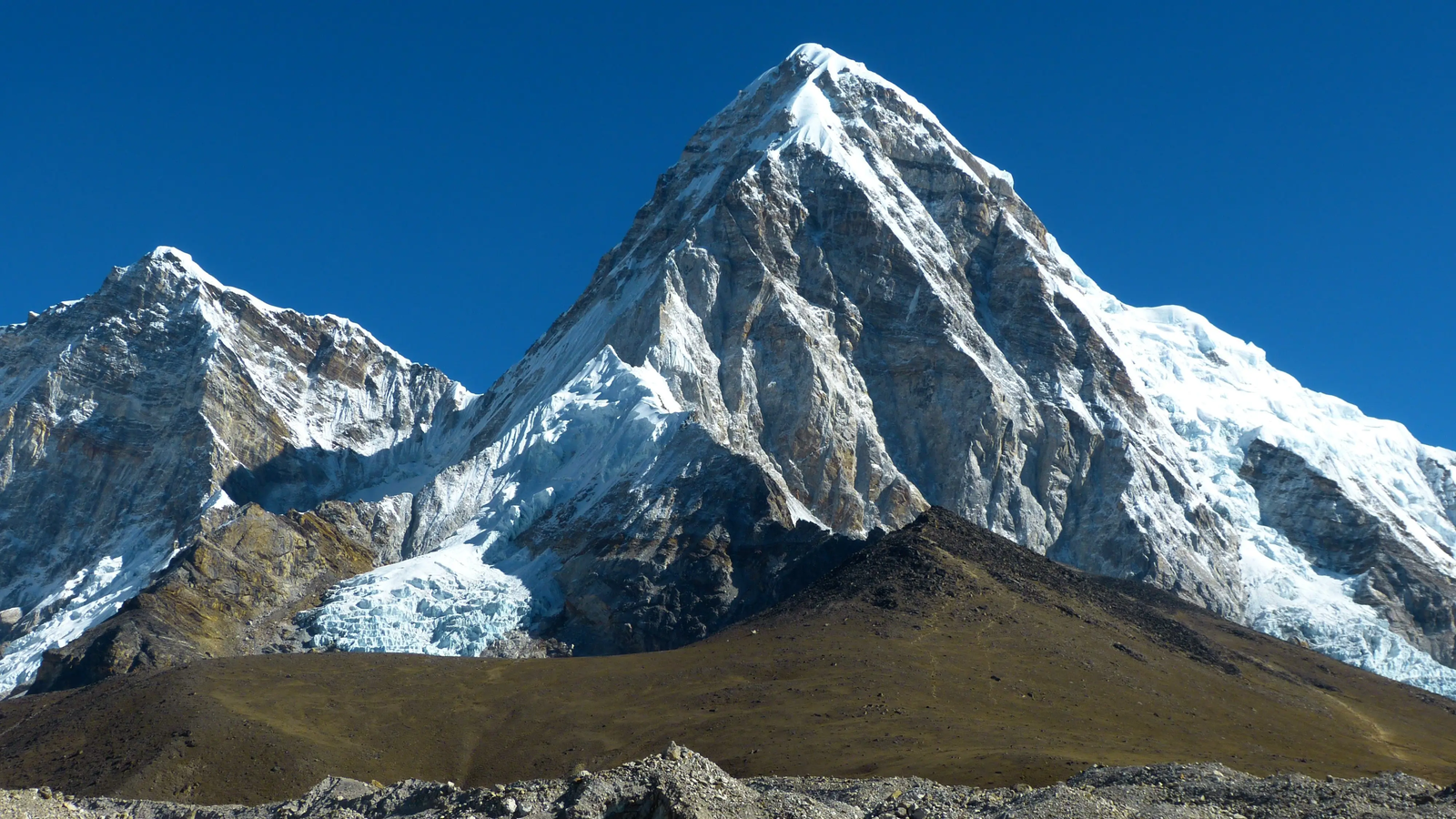 Kala Patthar viewpoint at 5,545 m offering breathtaking views of Mount Everest, Lhotse, and the Himalayas