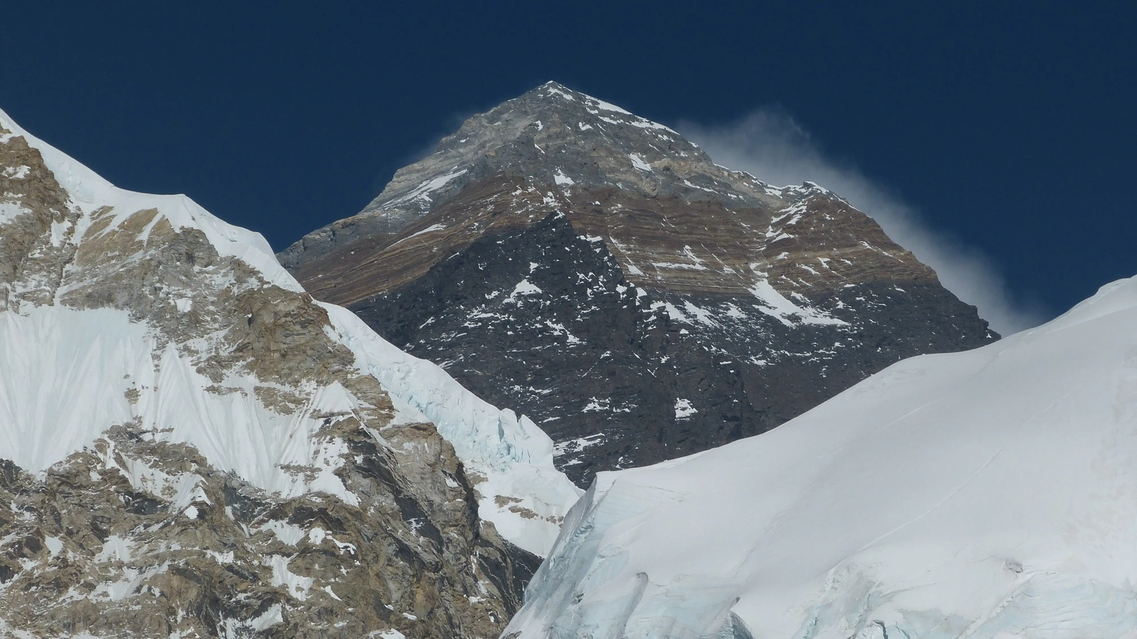 Everest Base Camp – Trek the Himalayas and enjoy breathtaking mountain scenery.