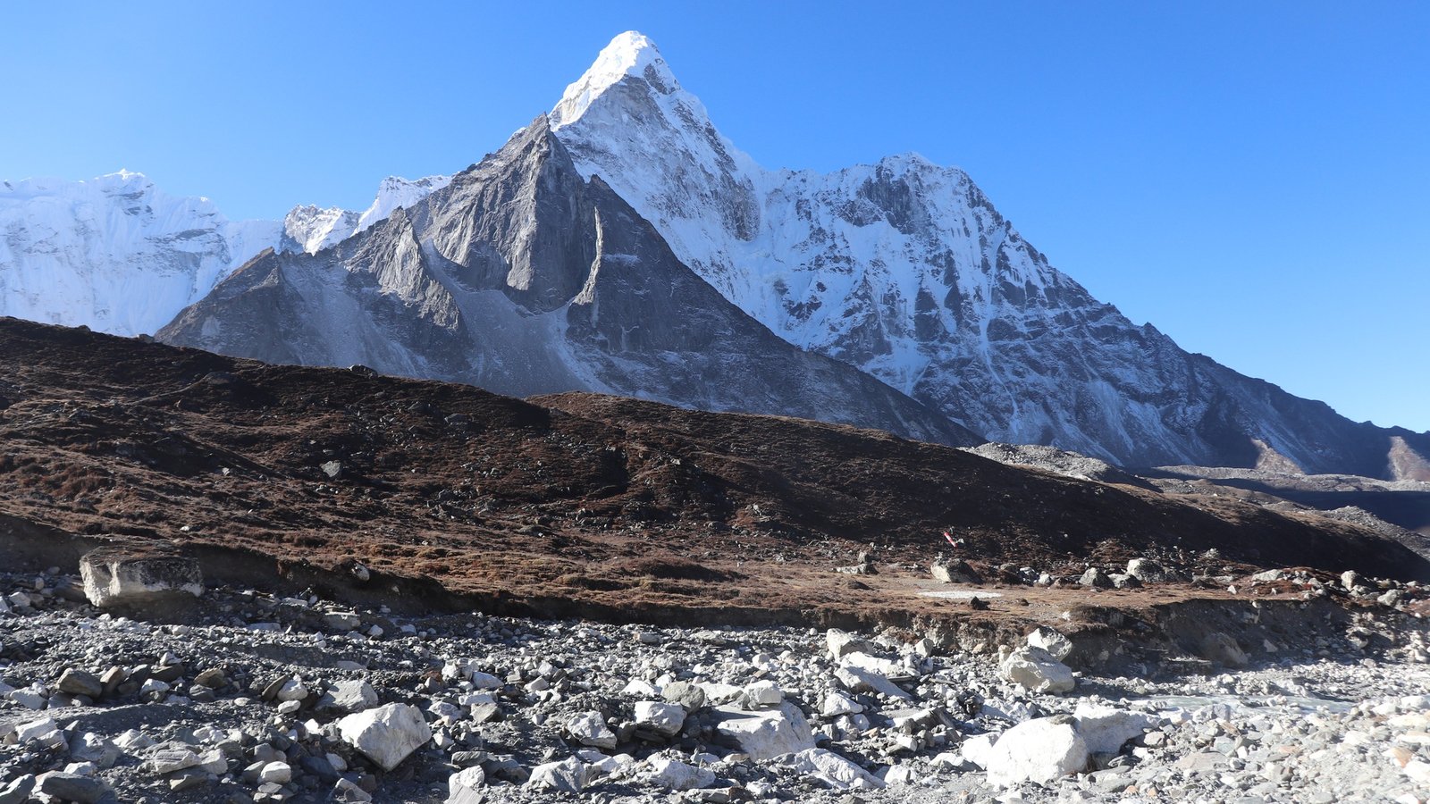 Everest High Pass Trek – Trekkers navigate rugged trails with snow-capped Himalayan peaks.