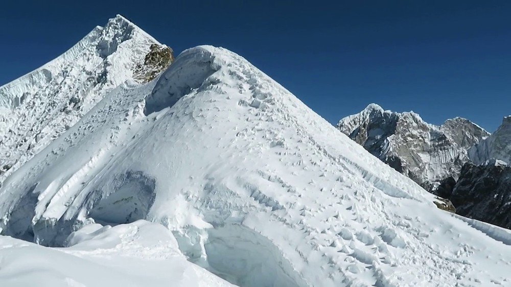 LOBUCHE PEAK CLIMBING